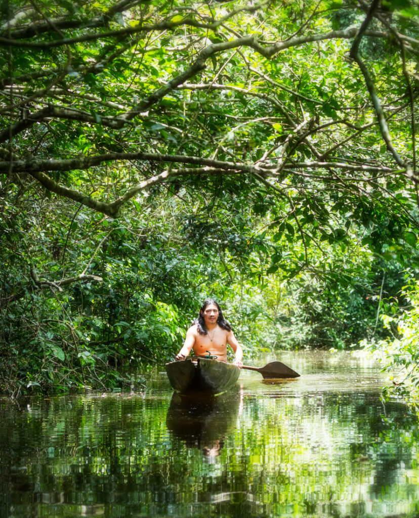 Kristallklar flod i hjärtat av den ecuadorianska djungeln - Inca Tours
